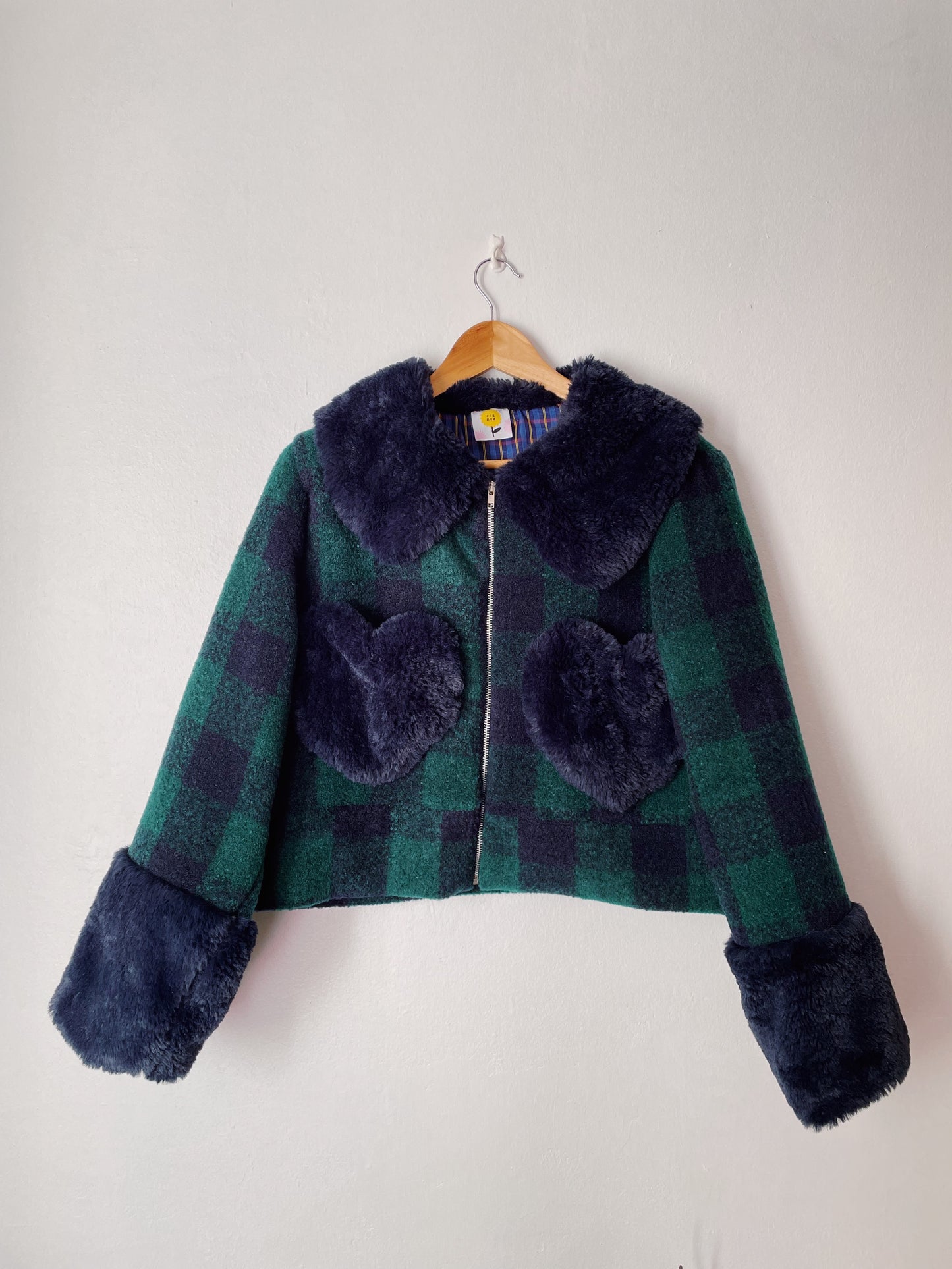 Fluffy Heart Jacket Verde (entrega inmediata)