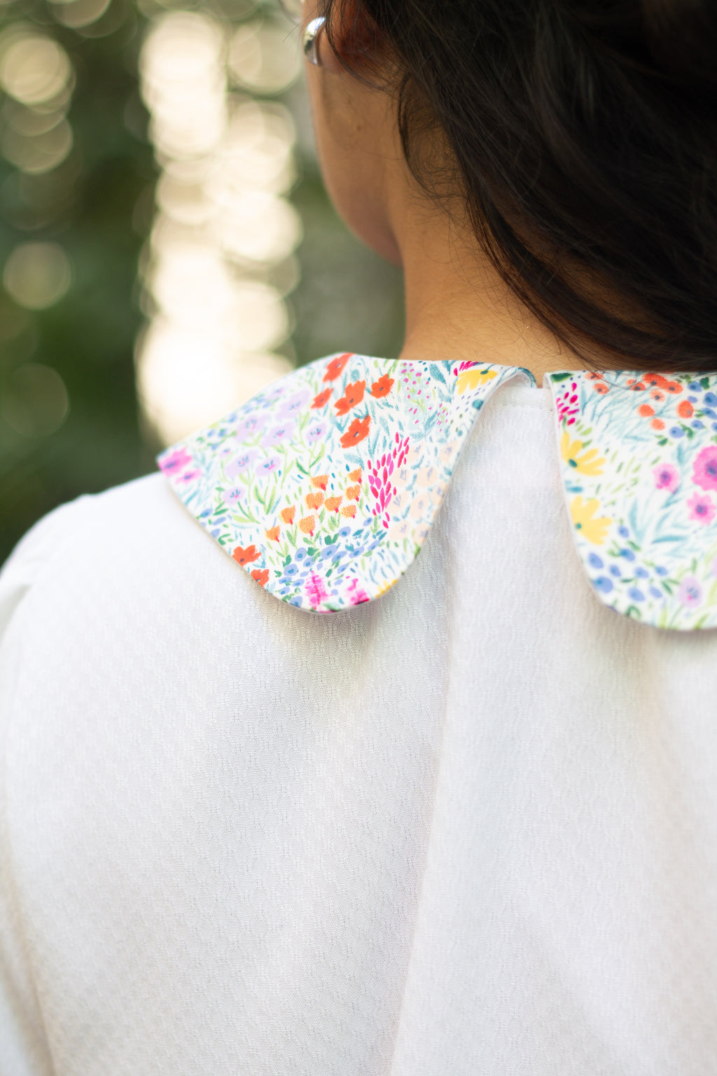 Blusa de Algodón con Cuello Mariposa Flores