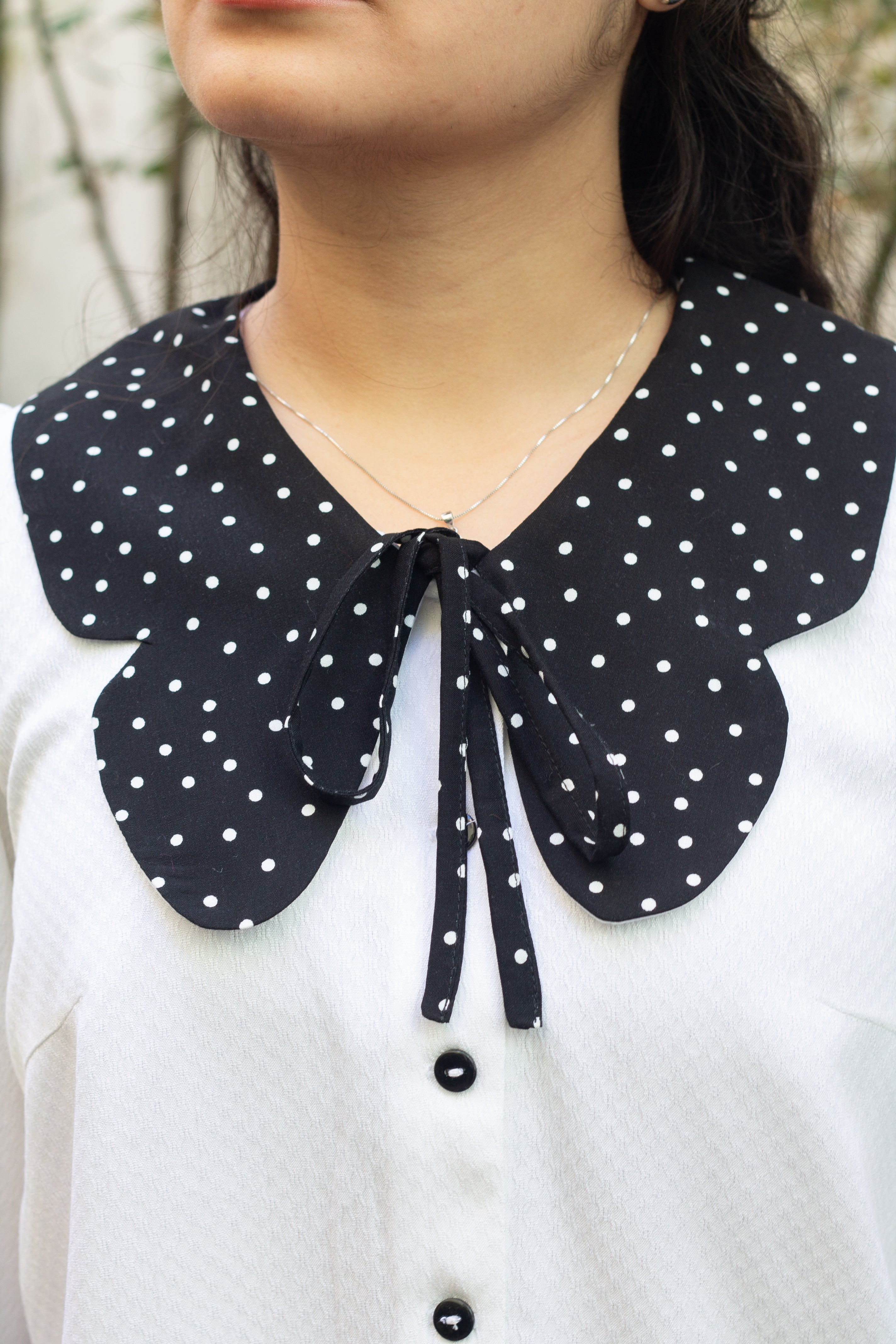 Blusa de Algodón con Cuello Mariposa Negro