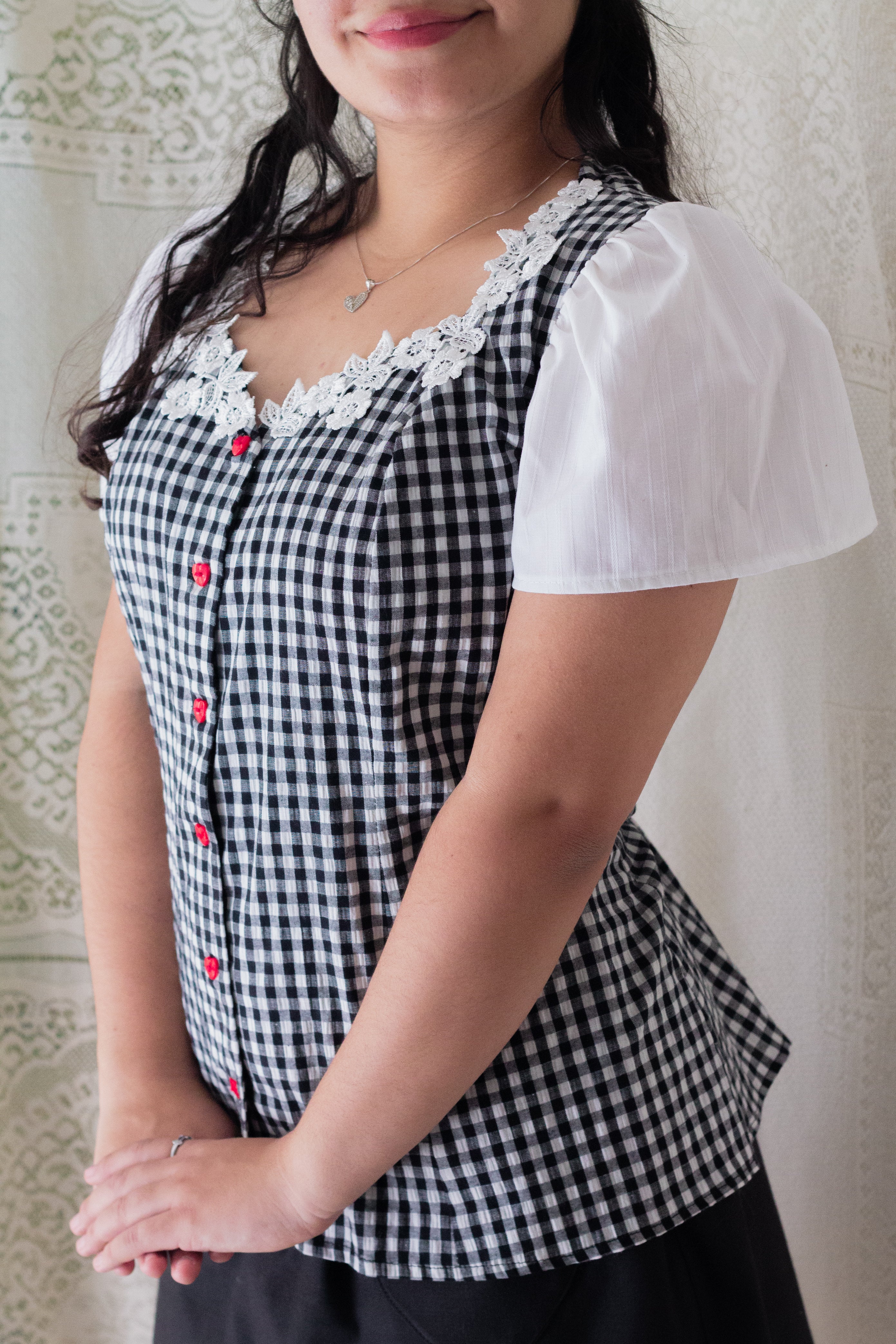 Blusa Heart cuadrille y flores bordadas