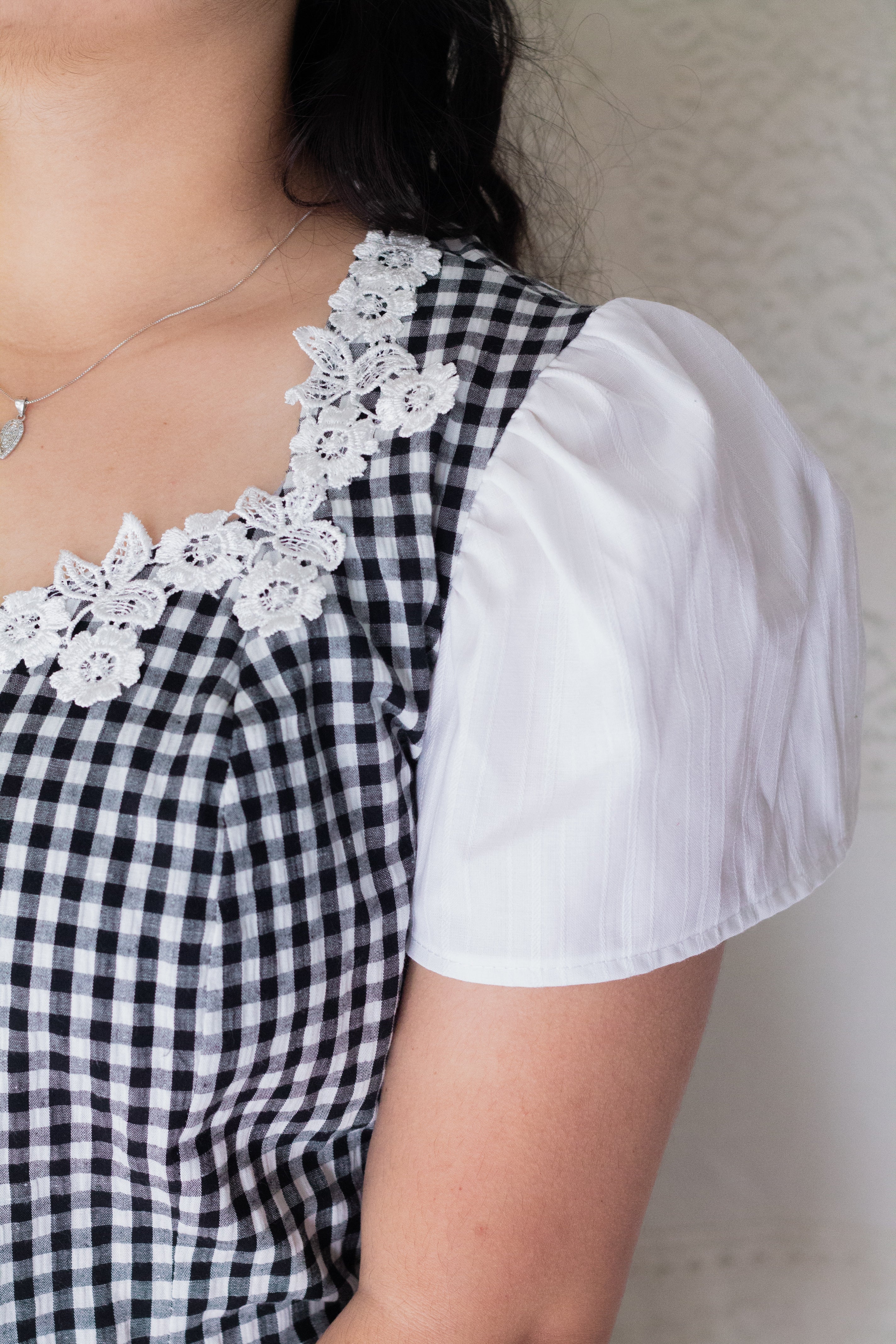 Blusa Heart cuadrille y flores bordadas