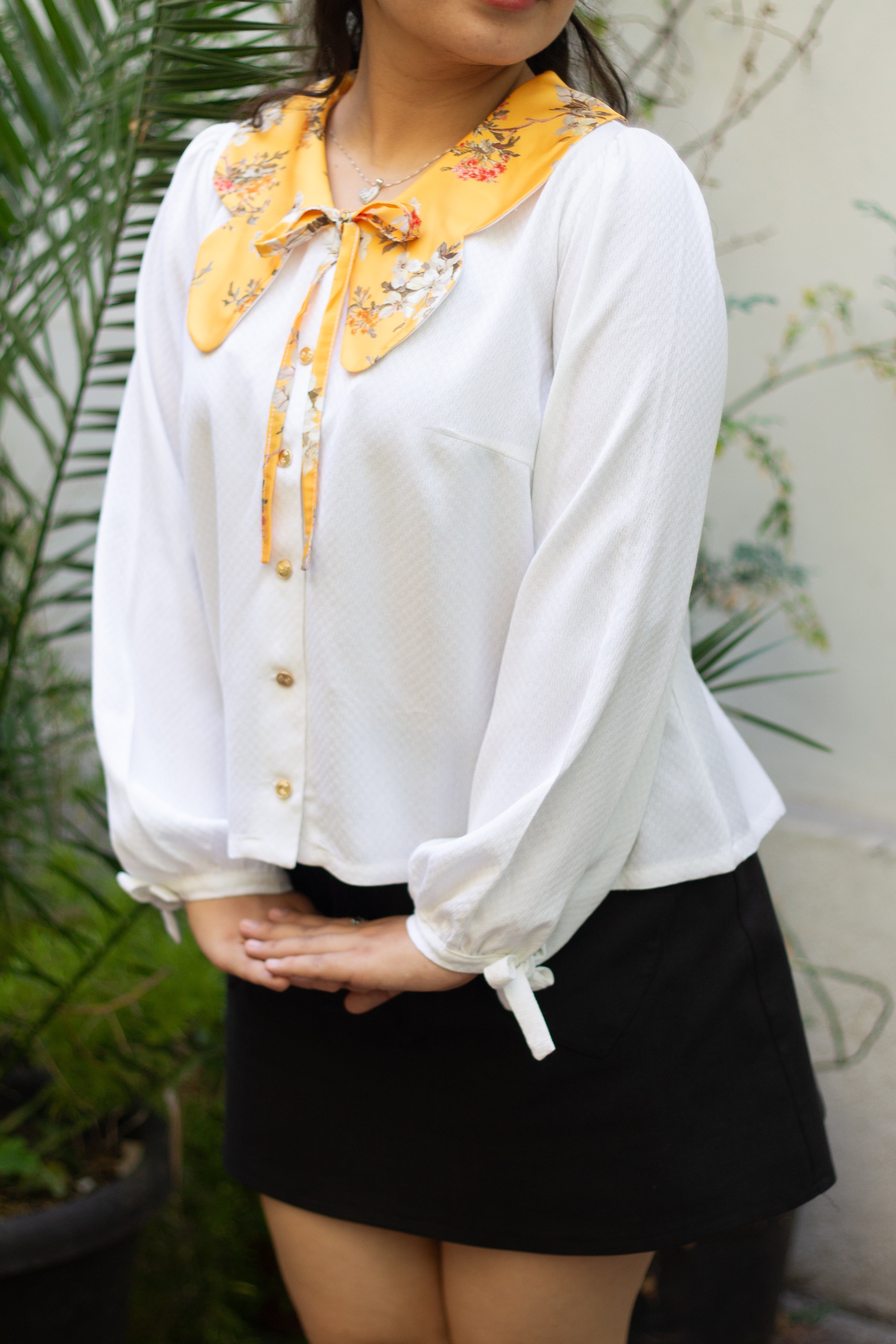 Blusa de Algodón con Cuello Mariposa mostaza