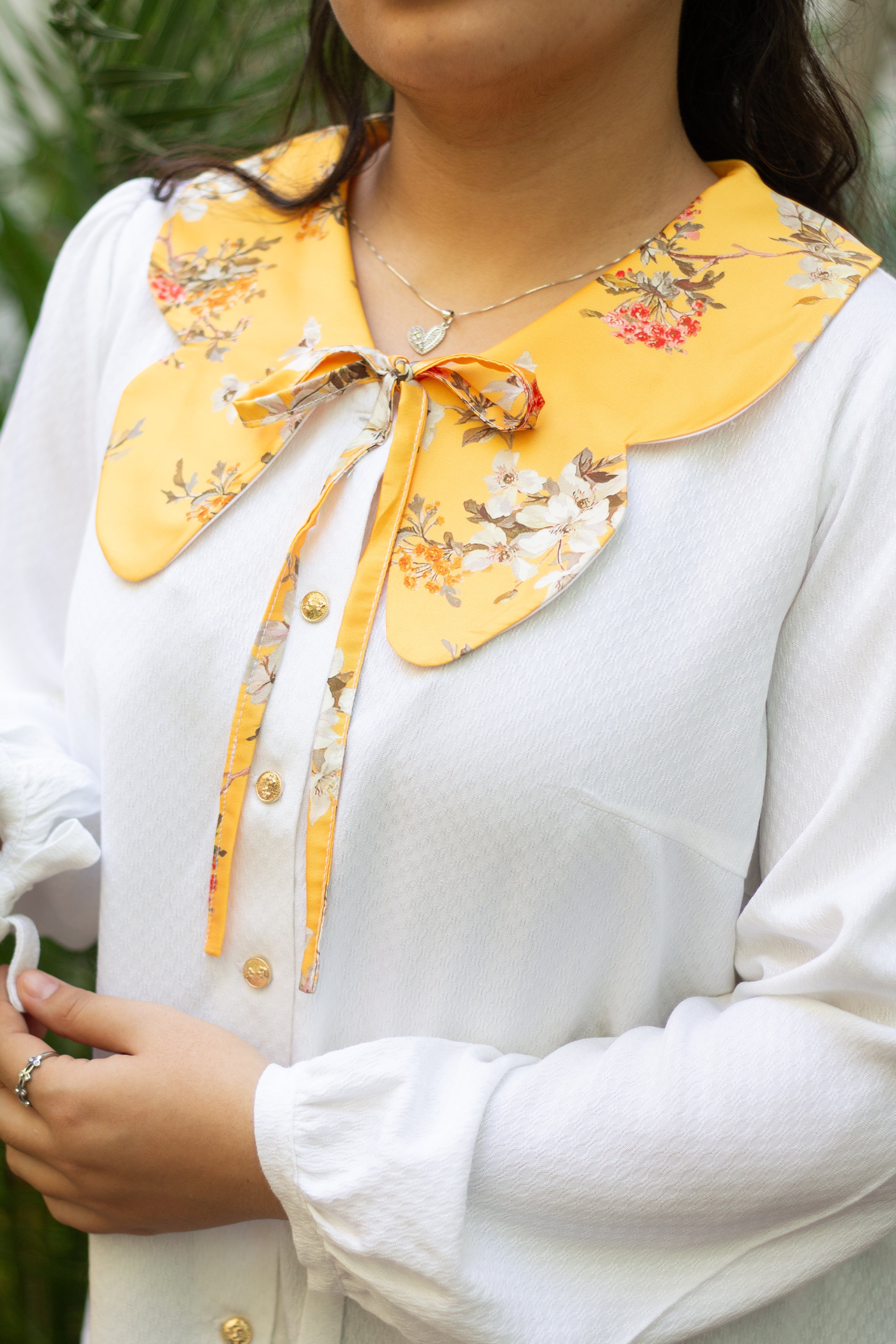 Blusa de Algodón con Cuello Mariposa mostaza